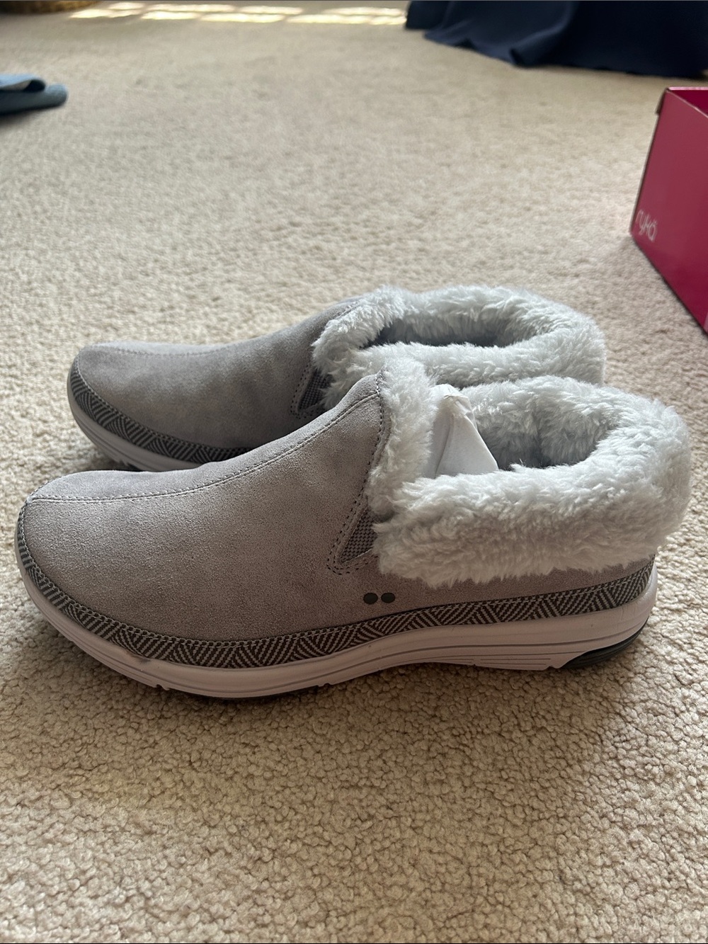 Cozy Slip-On Faux Fur Lined Shoes - Light Gray - Picture 5 of 8